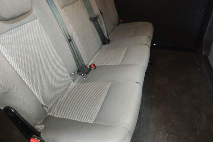 Used Ford Transit 2019 2.0T Diesel Multi-Purpose Commercial Vehicle Short Wheelbase Low Roof 6-Seater China VI Standard