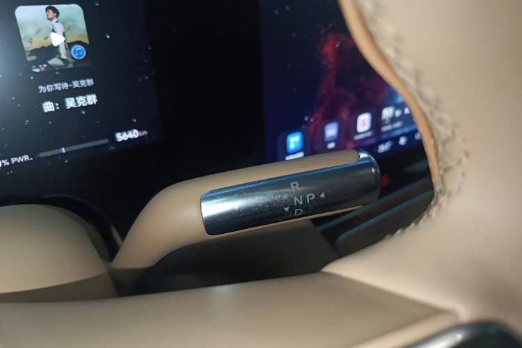 Used Hima AITO M8 2025 Extended-Range Max Version 37 kWh 5-Seater Gear Lever