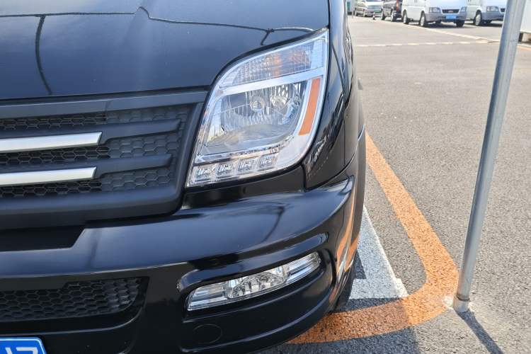 Used SAIC MAXUS Xintu V80 2023 2.0T Manual Classic Aoyuntong Long Wheelbase Mid-Height 6/7/8/9-Seater Left Front Headlight