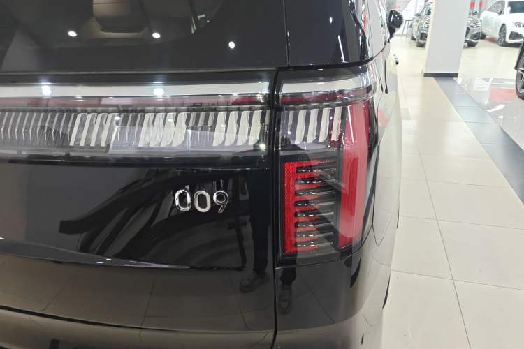 Used Zeekr 009 2022 Revised WE Version Exterior 6