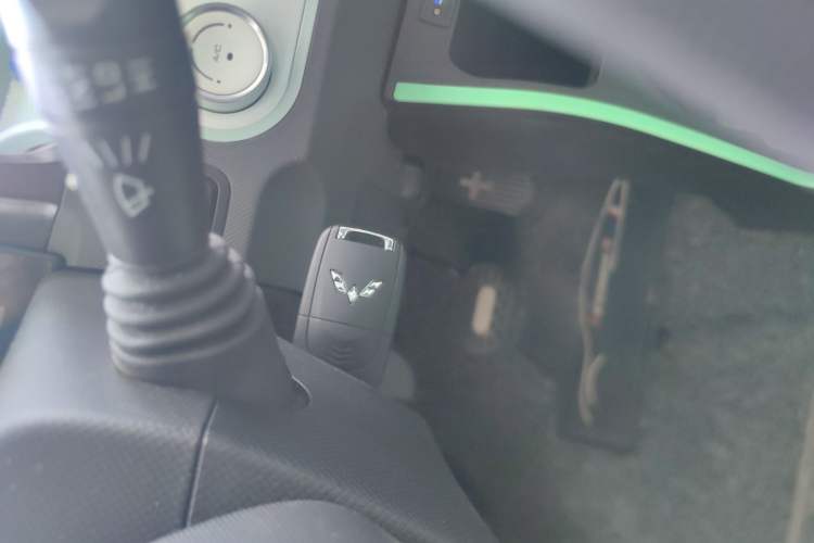 Used Wuling Hongguang MINIEV 2020 Enjoyment Model Lithium Iron Phosphate Vehicle Key