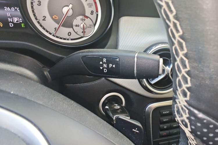 Used Mercedes-Benz GLA 2015 GLA 220 4MATIC Fashion Model
