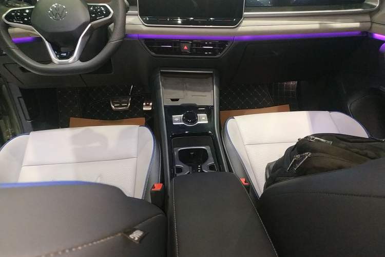 Used Volkswagen Tayron 2025 Tiguan L 380TSI 4Motion Luxury Easy Package Gear Lever