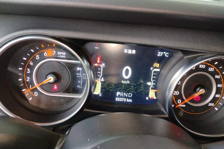 Used Jeep Wrangler 2019 2.0T Sahara Four-Door Brilliant Top Version China VI Emission Standard