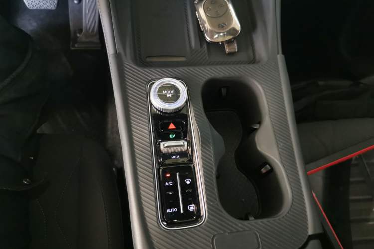 Used Chery Fengyun T8 2025 1.5T 130 km Comfort Edition 5-Seater Gear Lever