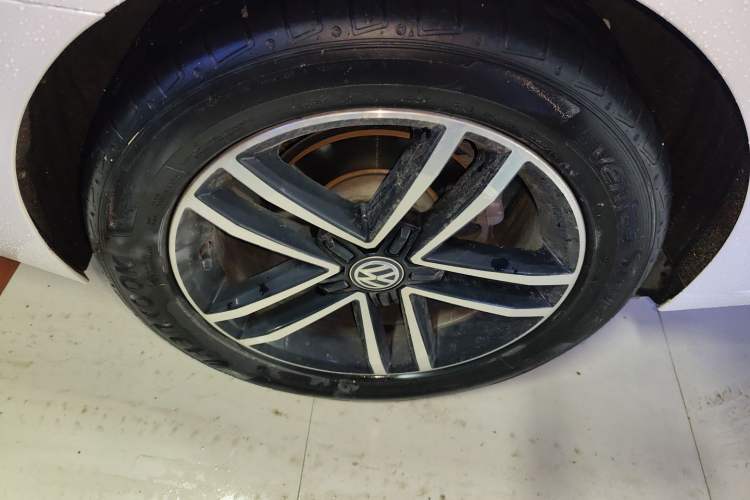 Used Volkswagen Lamando 2019 280TSI DSG Comfort Edition China VI standard Right Rear Wheel Hub