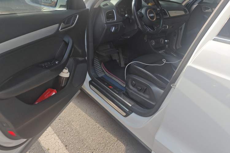 Used Audi Q3 2015 30 TFSI Comfort Model Driver Seat