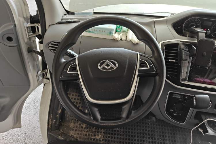 Used SAIC MAXUS Xintu V80 2021 2.0T AMT Classic Aoyuntong Short Wheelbase Mid-Roof 5/6-Seater
