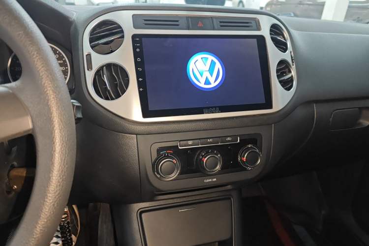 Used Volkswagen Tiguan 2016 280TSI Automatic Two-Wheel-Drive Silk Road Style Edition Audio And AC Panel