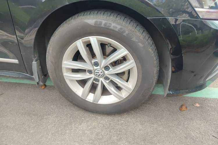 Used Volkswagen Passat 2016 330TSI DSG Luxury Edition Right Front Wheel Hub