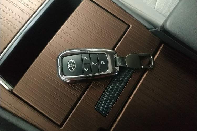 Used Toyota SIENNA 2026 Model 2.5L Dual-Engine Two-Wheel-Drive Comfort Edition Vehicle Key