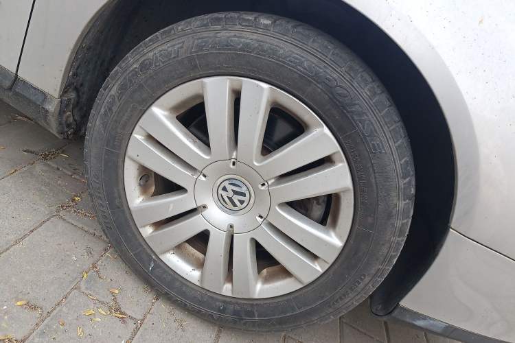 Used Volkswagen Magotan 2011 1.8TSI DSG Comfort Model Right Front Wheel Hub