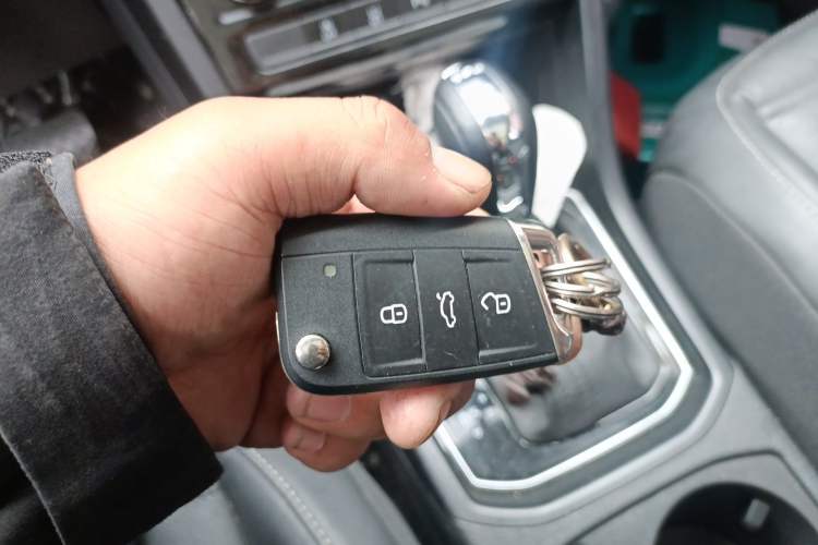 Used Volkswagen Touran 2018 Volkswagen Touran L 280TSI DSG Boundary Edition 7 Seats China VI Standard Vehicle Key