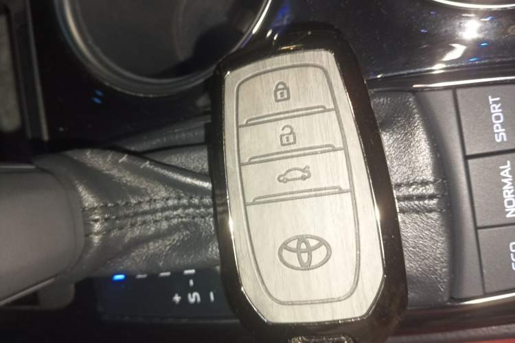 Used Toyota Camry 2019 2.5S FENGSHANG Version China VI Standard Vehicle Key