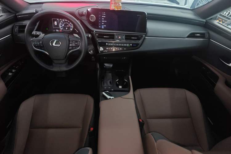 Used Lexus ES 2022 200 Excellence Edition Center Console