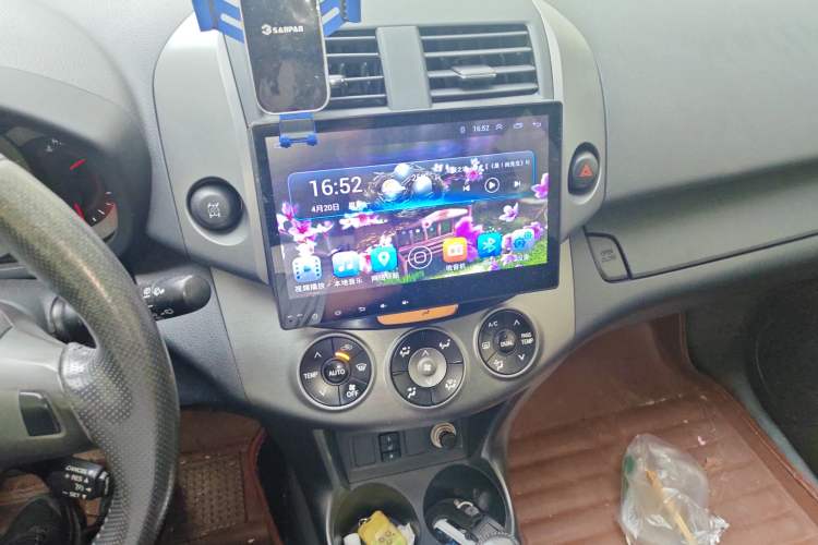 Used Toyota RAV4 2012 Luxurious 2.4L Automatic 4x4 with Stylish Features