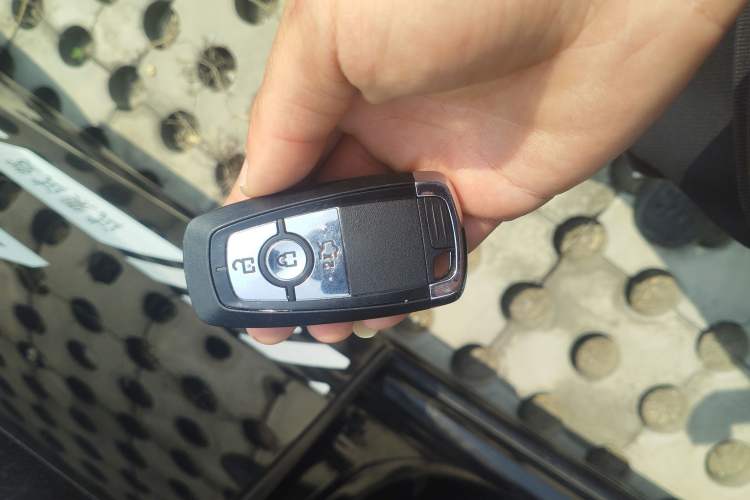 Used Lincoln Z 2025 2.0T Luxury Edition Vehicle Key