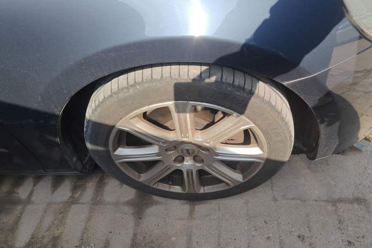 Used Volvo V40 2017 T4 Smart Luxury Edition Right Front Wheel Hub