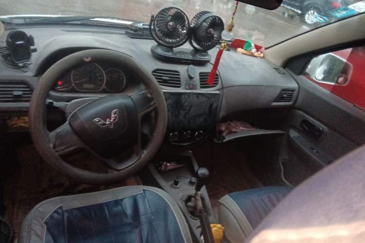 Used Wuling Hongguang 2014 1.5L S Standard Version Center Console