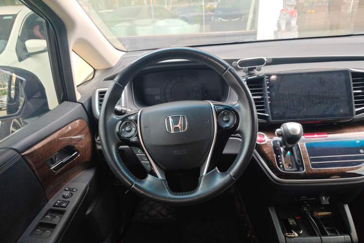 Used Honda Odyssey 2015 Updated Version 2.4L Smart Edition Steering Wheel