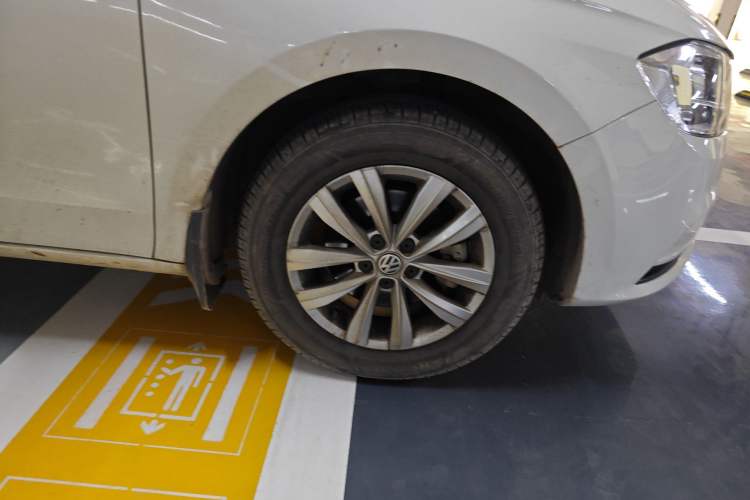 Used Volkswagen Bora 2018 1.5L Manual Fashion Model Right Front Wheel Hub