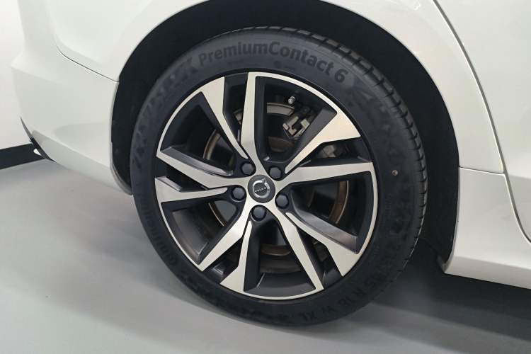 Used Volvo S60 2025 B5 Zhiya Sport Edition Right Rear Wheel Hub