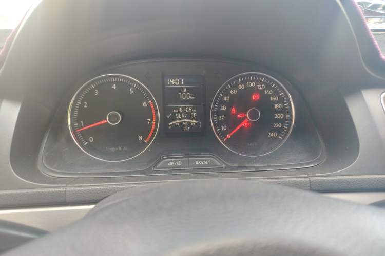 Used Volkswagen Lavida 2013 1.4TSI Manual Comfort Edition Instrument Cluster
