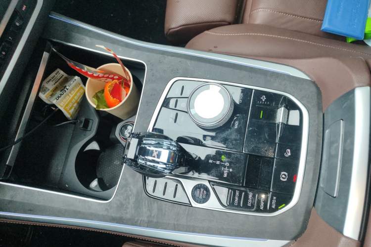 Used BMW X5 2021 xDrive40i Luxury Model with M Sport Package Gear Lever