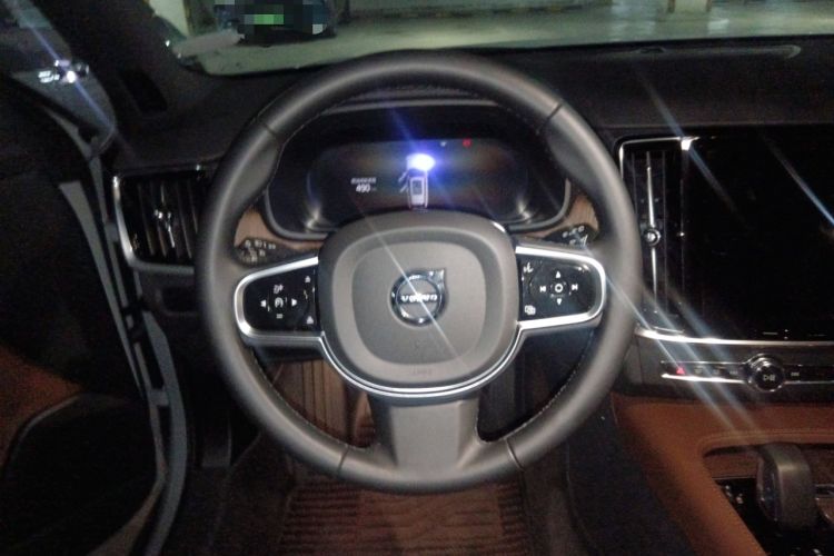 Used Volvo V90 2024 Cross Country B5 AWD Smart Range Edition
