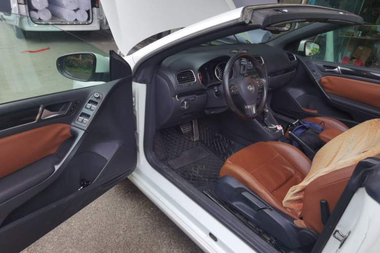 Used Volkswagen Golf 2012 1.4TSI Luxury Convertible Edition Driver Seat