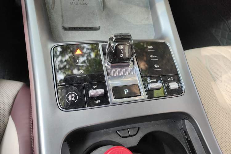 Used BYD Seal 07 DM-i 2025 Intelligent Driving Version DM-i 1.5T 125 km Range Flagship Edition Gear Lever