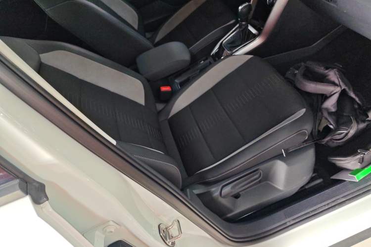 Used Volkswagen T-ROC 2018 280TSI DSG Two-Wheel Drive Advanced Version China V Emission Standard