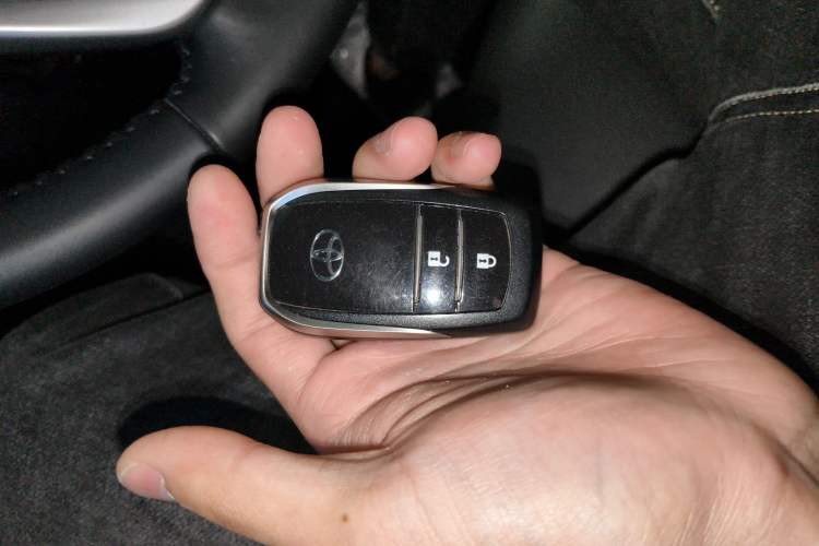 Used Toyota Highlander 2018 2.0T Four-Wheel Drive Luxury Version 7 Seats China VI Standard Interior 1