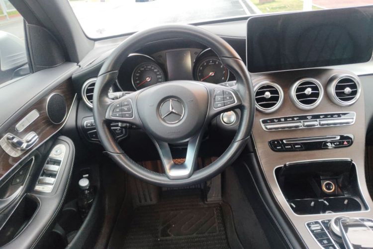 Used Mercedes-Benz GLC 2016 GLC 300 4MATIC Dynamic Model Steering Wheel