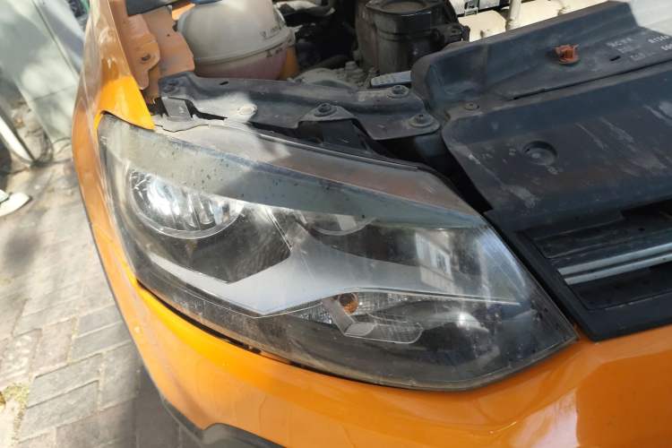 Used Volkswagen Polo 2012 1.6L Cross Polo MT Right Front Headlight