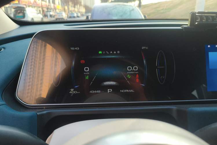 Used ORA Good Cat 2023 401 km Standard Range Luxury Version Lithium Iron Phosphate