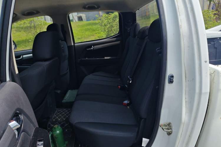 Used Isuzu D-MAX 2018 3.0T Two-Wheel Drive Automatic Elite Version 4JJ1-TC HI