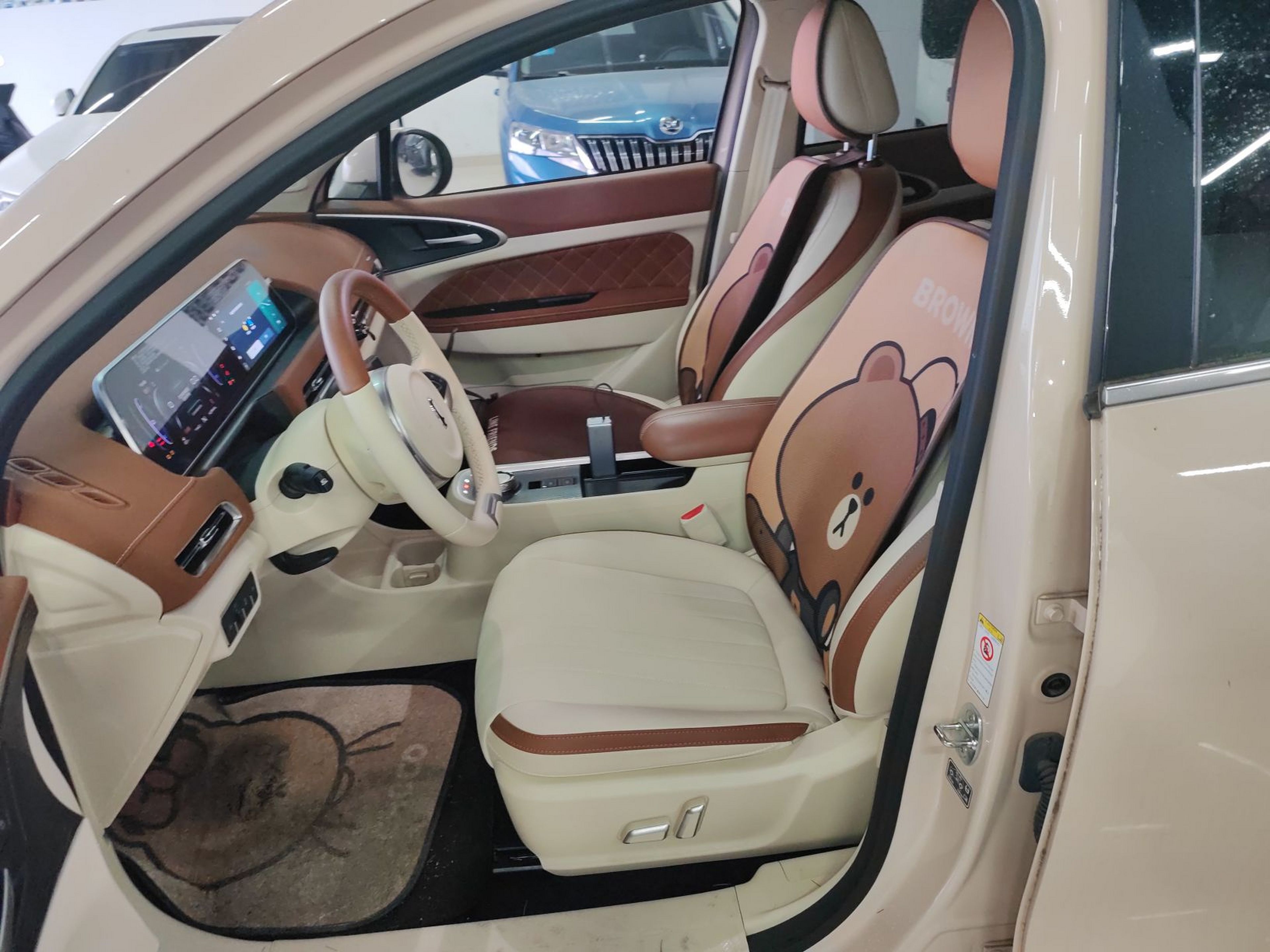 Переднее сиденье в автомобиле