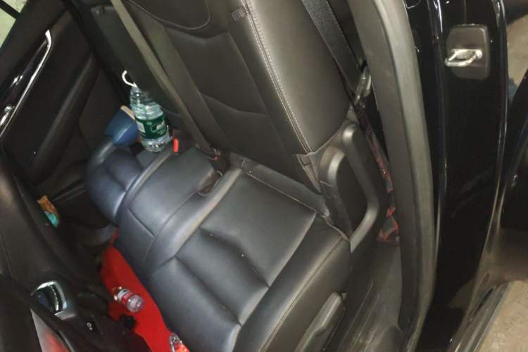 Used Cadillac XT6 2022 2.0T 7-Seater Two-Wheel Drive Luxury Version Left Rear Seat