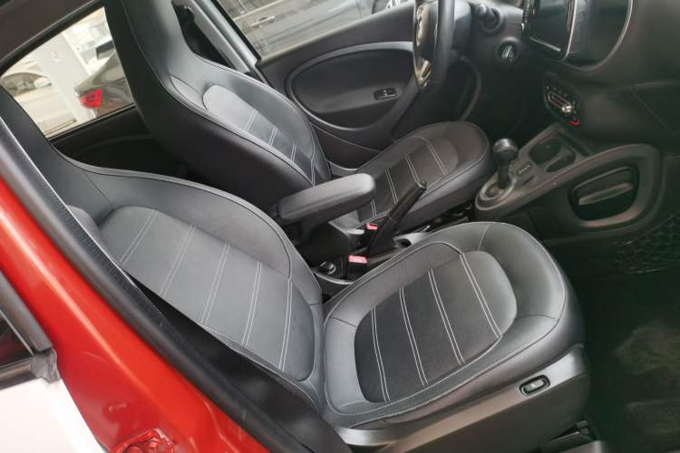 Used smart forfour 2016 0.9T 66 kW Pioneer Edition