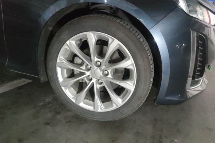 Used Cadillac CT5 2021 28T Luxury Model Right Front Wheel Hub