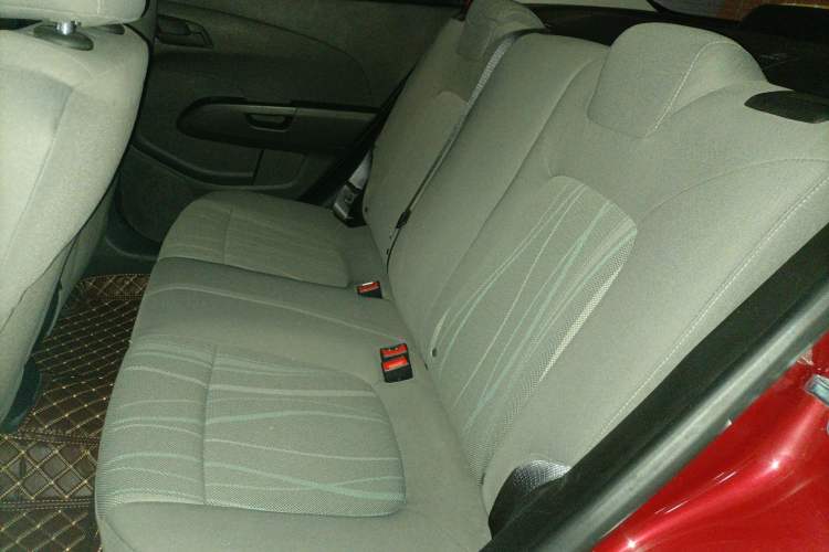 Used Chevrolet Aveo Sonic 2014 Sedan 1.4SL AT Stylish Sunroof Edition