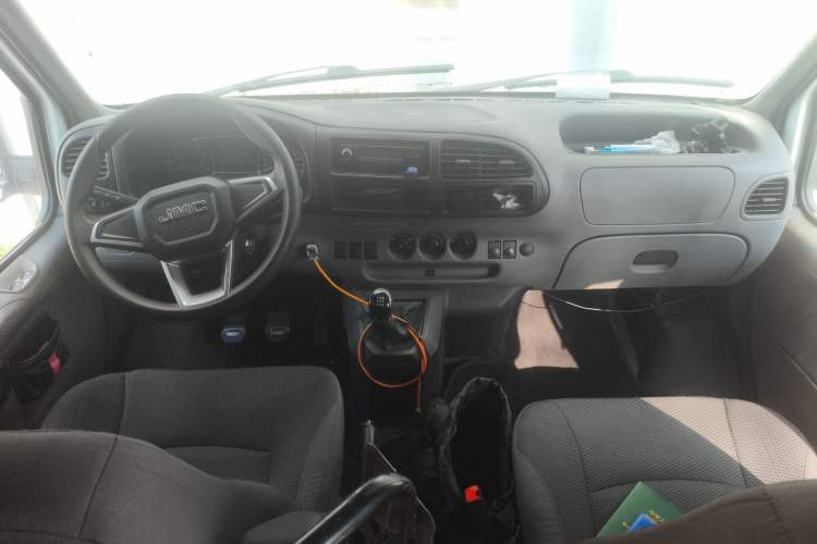 Used JMC Transit 2019 2.8T Commercial Version Long Wheelbase Mid-Roof 6-Seater Rear Single Tire China VI Emission Standard – JX493