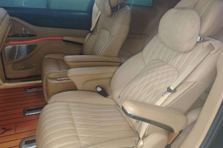 Used VOYAH Dream 2024 PHEV Ultra-Long Range Flagship Edition Left Rear Seat