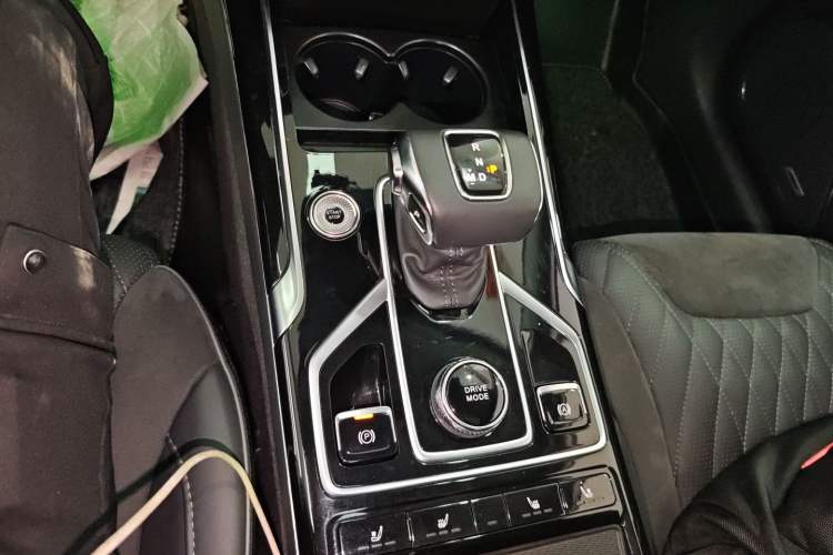 Used Hongqi HS5 2022 Facelifted Version 2.0T Smart Connect Flagship All-Wheel-Drive Edition
