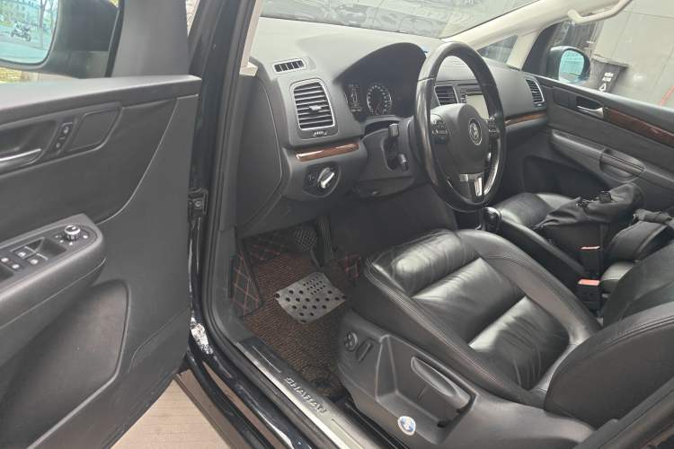 Used Volkswagen Sharan 2014 2.0 TSI Comfort Model
