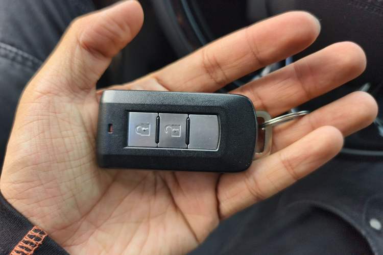 Used Mitsubishi Outlander 2018 2.0L Two-Wheel Drive Glory Edition 5 Seats Vehicle Key