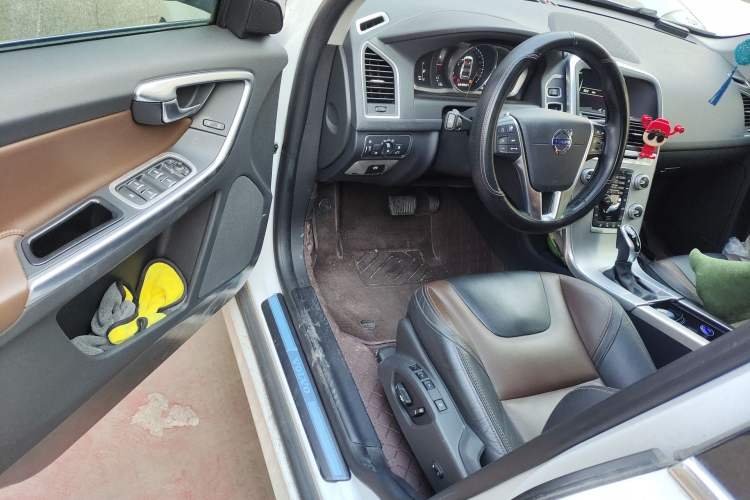 Used Volvo XC60 2017 T5 AWD Smart Range Edition Driver Seat