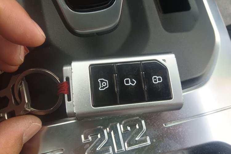 Used 212 T01 2024 2.0T Explorer Interior 1