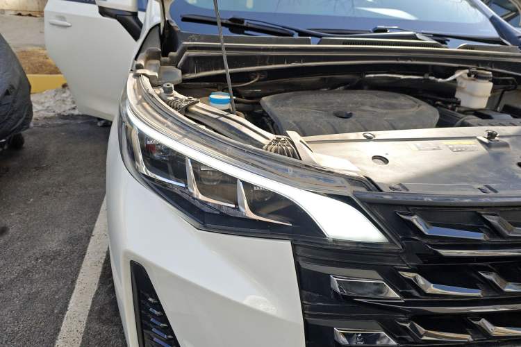 Used GAC Trumpchi M6 2021 270T DCT Luxury Edition (7-seater) Right Front Headlight